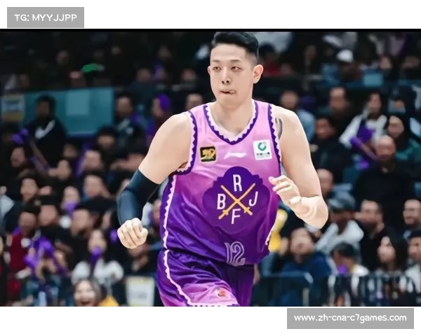 新疆男篮主场鏖战北控男篮最终逆转险胜展现顽强斗志与团队精神