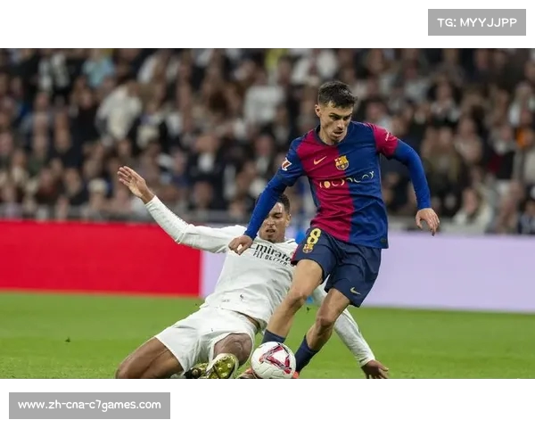 巴萨后场传球失误丹朱马单刀破门扳平比分